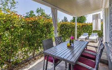 Mobile Home for 6 Guests in Banjole with Shared Pool