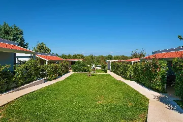 Mobile Home for 6 Guests in Banjole with Shared Pool