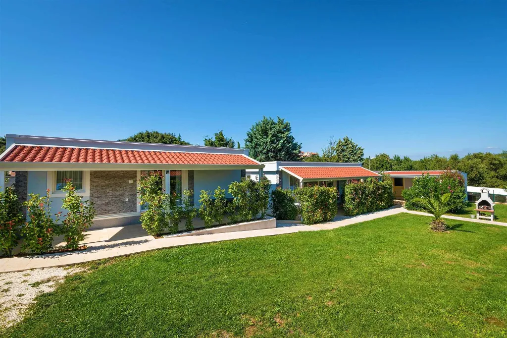 Mobile Home for 6 Guests in Banjole with Shared Pool