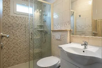 Mobile Home for 6 Guests in Banjole with Pool