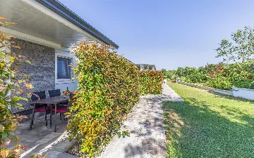 Mobile Home for 6 Guests in Banjole with Pool
