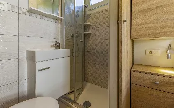 Mobile Home for 6 Guests in Banjole with Pool