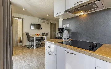 Mobile Home for 6 Guests in Banjole with Pool