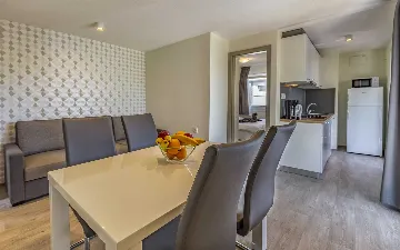 Mobile Home for 6 Guests in Banjole with Pool