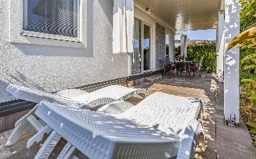 Mobile Home for 6 Guests in Banjole with Pool