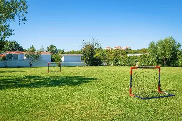 Mobile Home for 6 Guests in Banjole with Pool