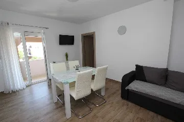 Rovinj Apartment for 4 Guests with Balcony