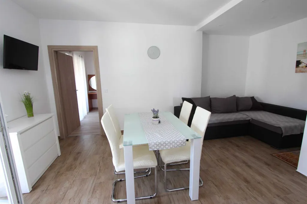 Rovinj Apartment for 4 Guests with Balcony