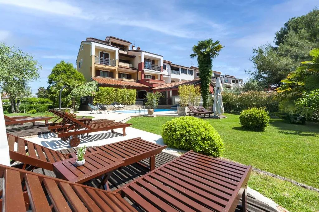 Rovinj Apartment for 5 Guests with Pool