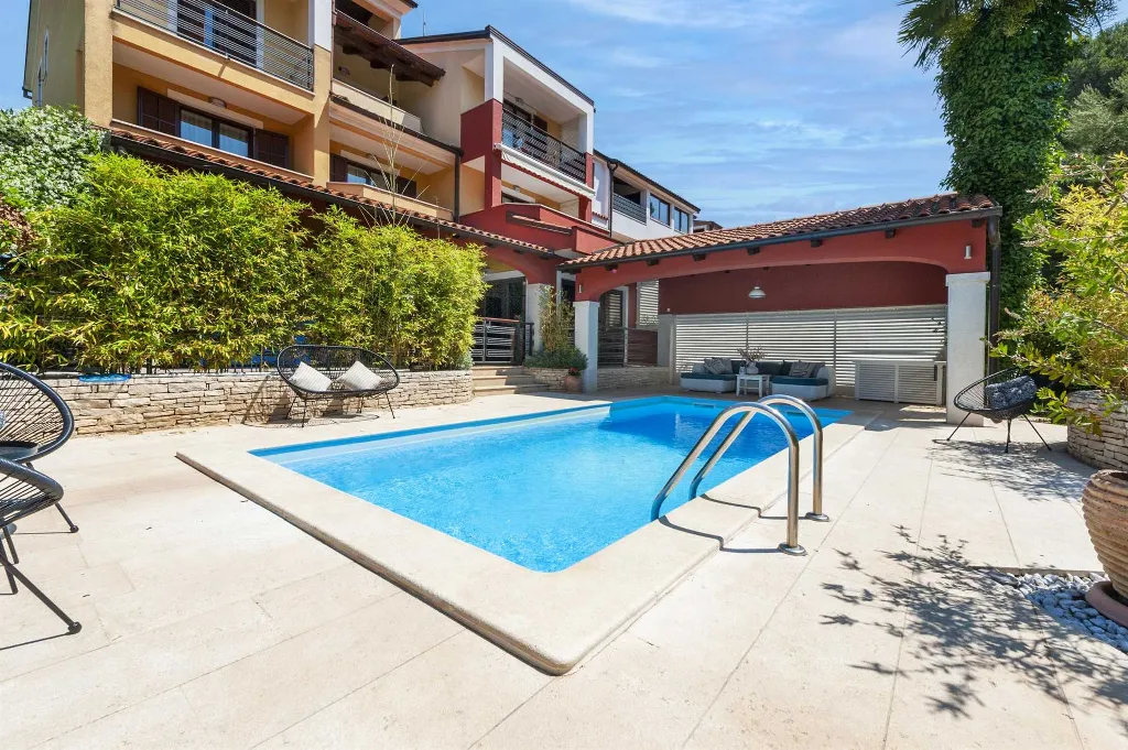 Rovinj Apartment for 5 Guests with Pool