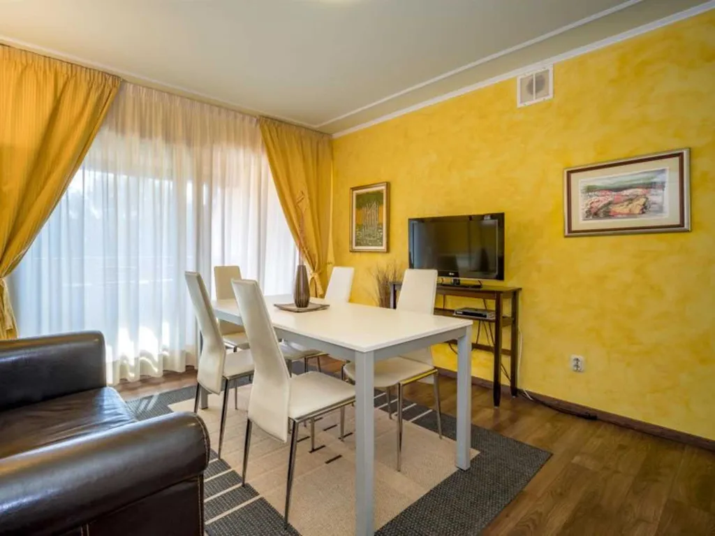 Rovinj Apartment for 5 Guests with Pool