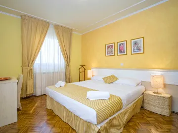 Rovinj Apartment for 5 Guests with Pool