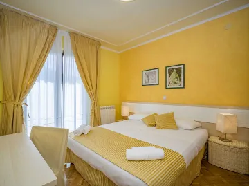 Rovinj Apartment for 5 Guests with Pool