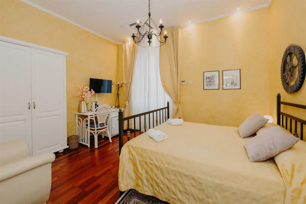 Sea View Double Room with Private Bathroom in Rovinj