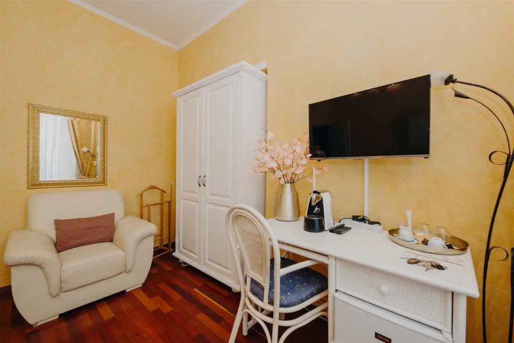 Sea View Double Room with Private Bathroom in Rovinj