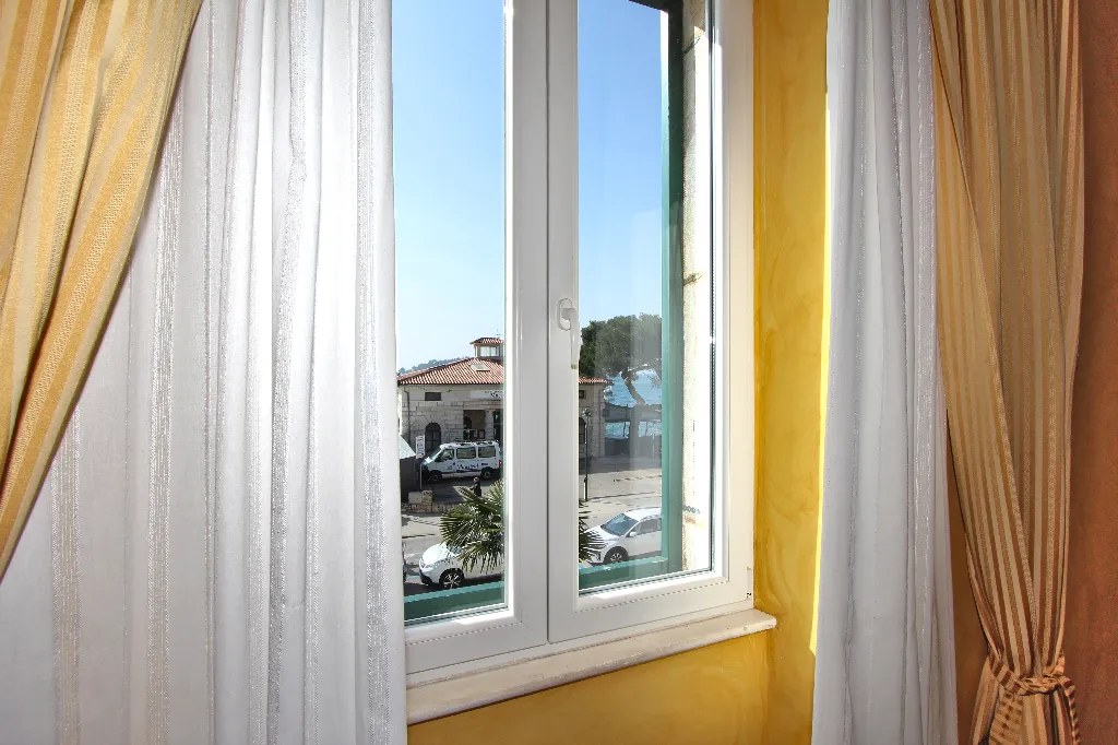 Sea View Double Room with Private Bathroom in Rovinj