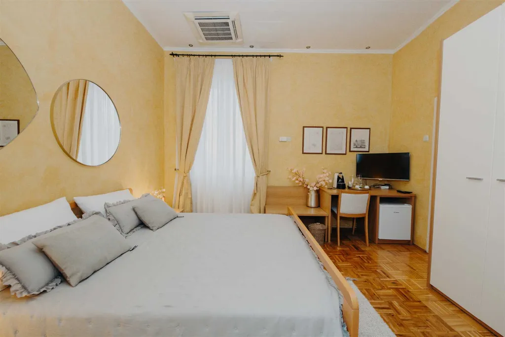 Sea View Room in Rovinj for 2 Guests