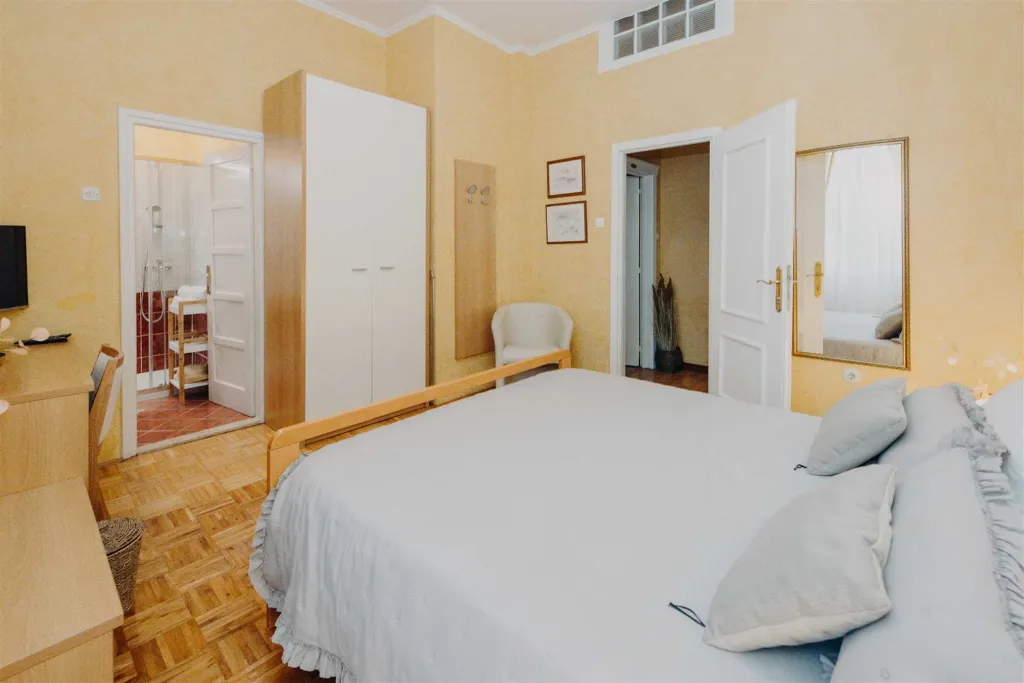 Sea View Room in Rovinj for 2 Guests
