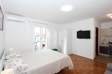 Rovinj Studio for 2 Guests with Parking