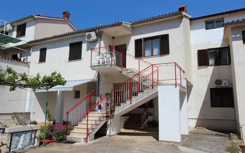 Apartment for 4 with Private Parking in Rovinj