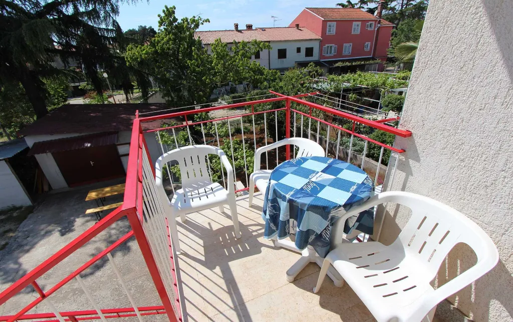 Apartment for 4 with Private Parking in Rovinj
