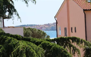 Apartment for 4 with Private Parking in Rovinj