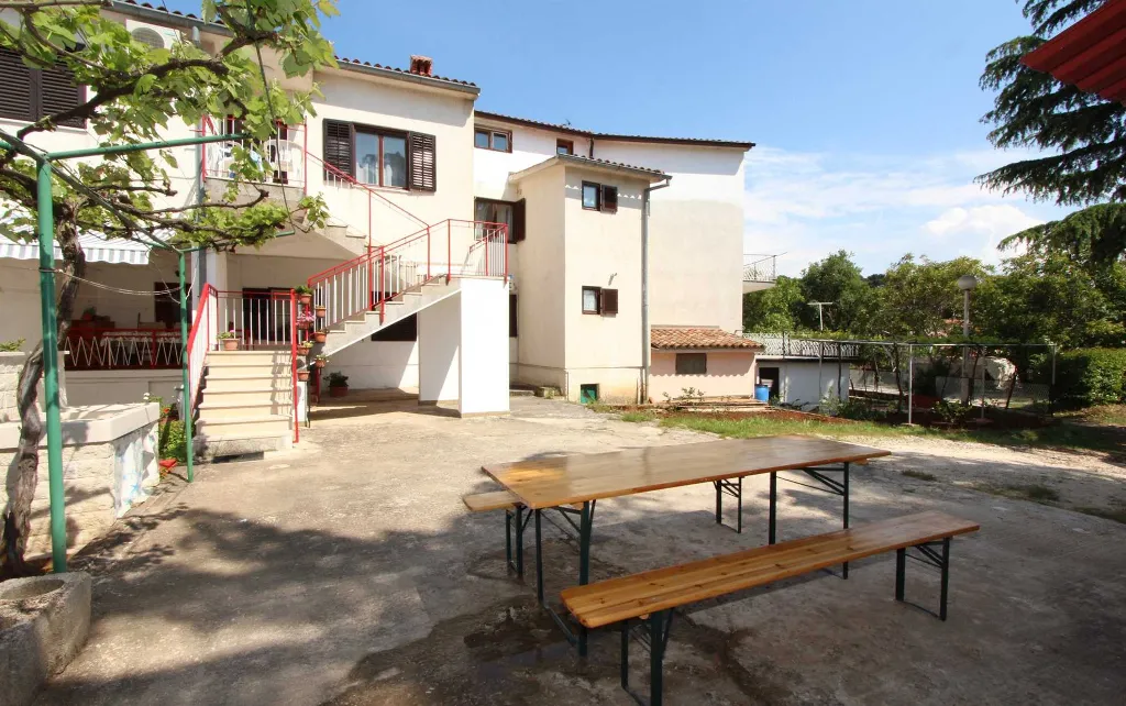 Apartment for 4 with Private Parking in Rovinj