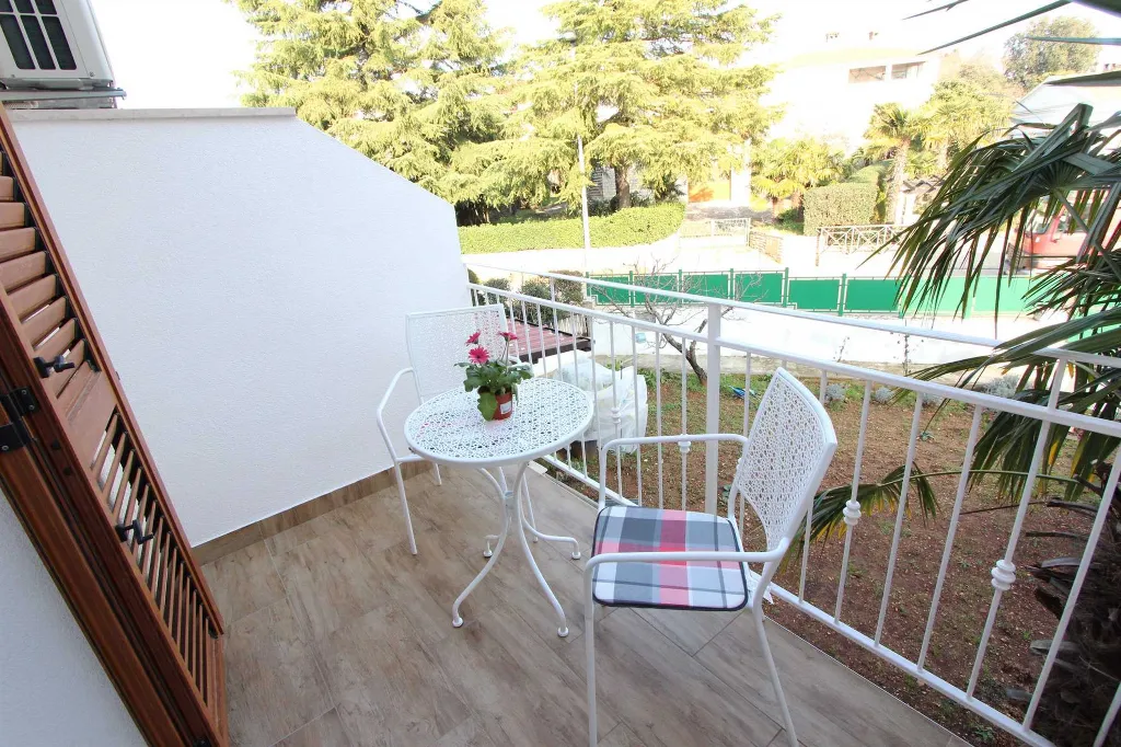 Apartment for 4 with Private Parking in Rovinj