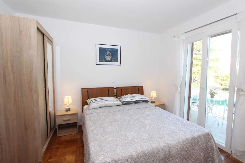 Apartment for 4 with Private Parking in Rovinj