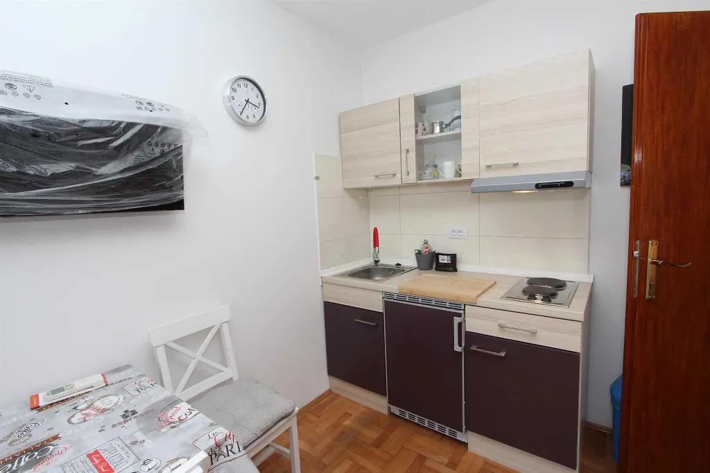Apartment for 4 with Private Parking in Rovinj