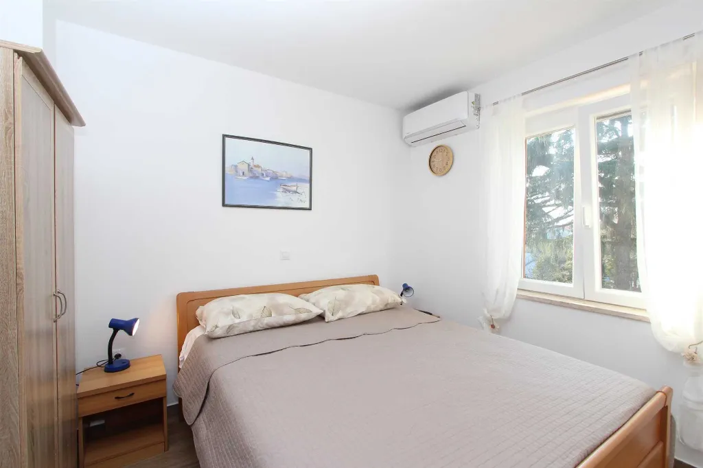 Apartment for 4 with Private Parking in Rovinj
