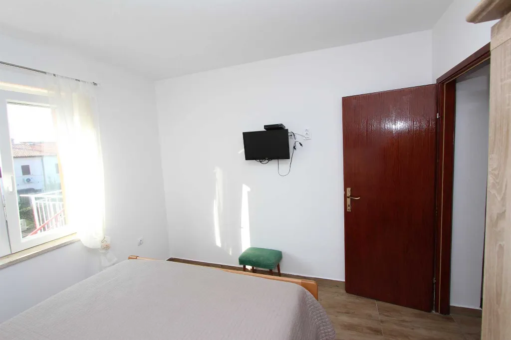 Apartment for 4 with Private Parking in Rovinj