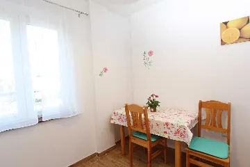 Rovinj Apartment for 2 with Parking