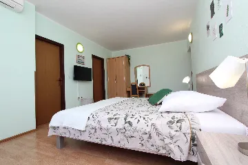 Rovinj Apartment for 2 Guests with Parking