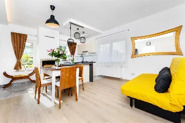 Apartment with Garden in Rovinj for 4 Guests