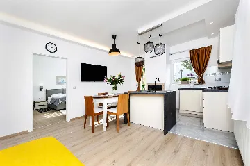 Apartment with Garden in Rovinj for 4 Guests