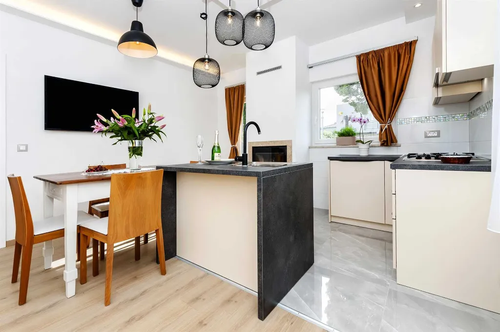 Apartment with Garden in Rovinj for 4 Guests