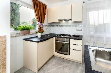 Apartment with Garden in Rovinj for 4 Guests