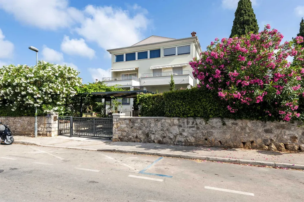 Apartment with Garden in Rovinj for 4 Guests