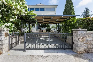 Apartment with Garden in Rovinj for 4 Guests