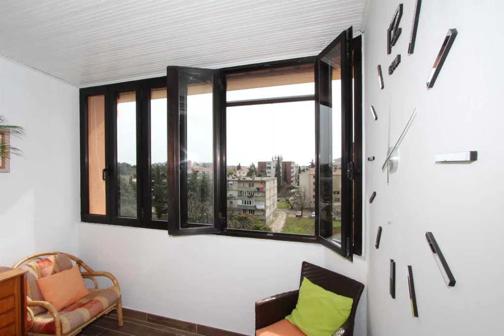 Apartment for 2 Guests in Rovinj with Enclosed Balcony
