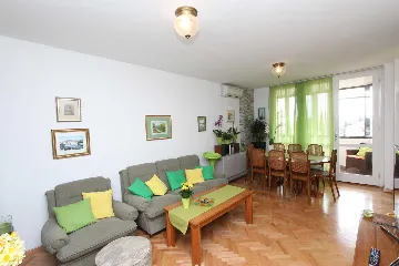 Apartment for 2 Guests in Rovinj with Enclosed Balcony