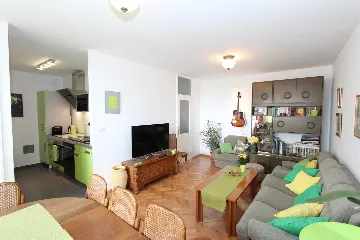 Apartment for 2 Guests in Rovinj with Enclosed Balcony