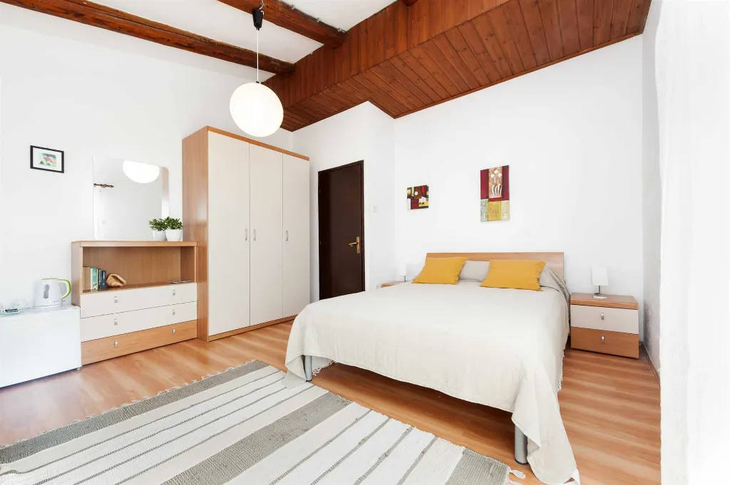 Double Room in Rovinj with Private Bath and Parking