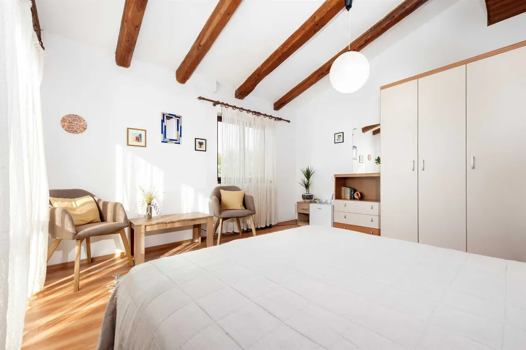 Double Room in Rovinj with Private Bath and Parking