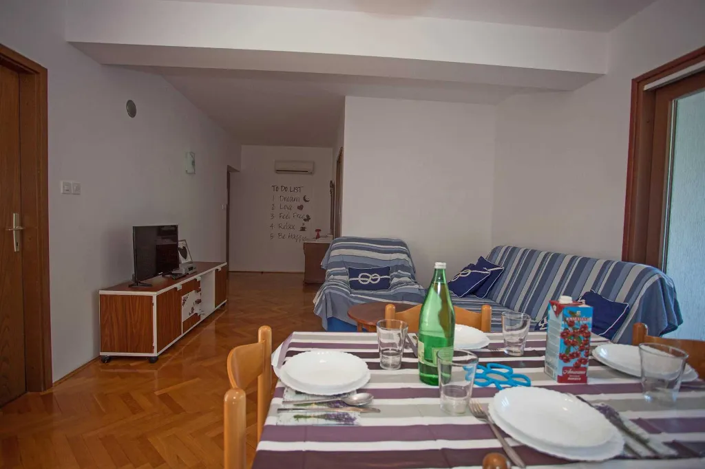 Apartment with Two Balconies in Banjole