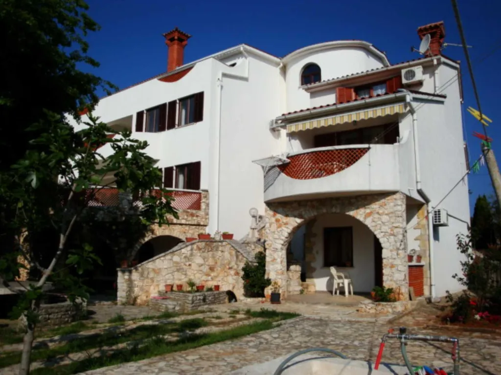 Apartment with Two Balconies in Banjole