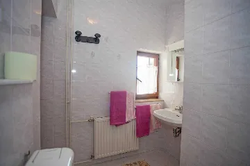 Banjole Two-Bedroom Apartment with Parking