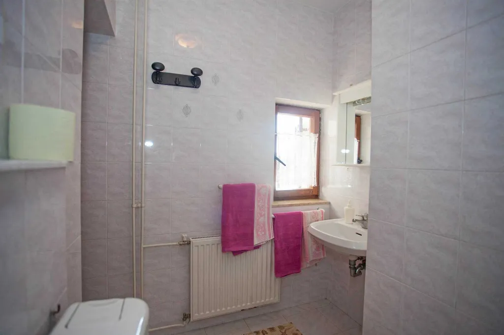 Banjole Two-Bedroom Apartment with Parking