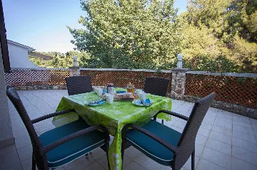 Banjole Two-Bedroom Apartment with Parking